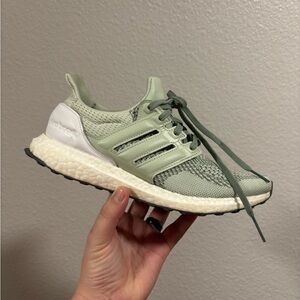 🔥Adidas Mint and White ultra boost